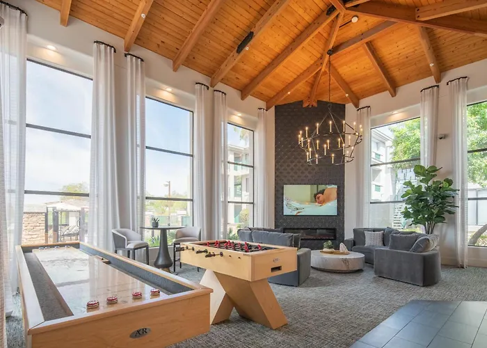 Walk To Kierland Golf! Remodeled 2Br Luxury Suite Apartment