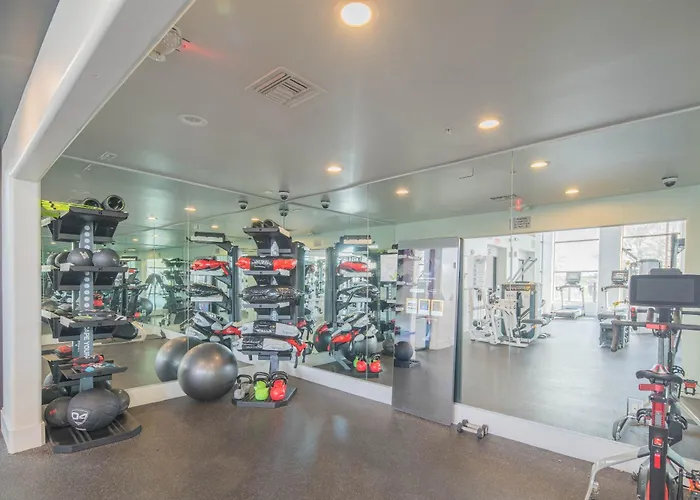 Walk To Kierland Golf! Remodeled 2Br Luxury Suite * Scottsdale