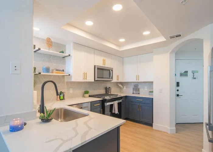 Walk To Kierland Golf! Remodeled 2Br Luxury Suite *