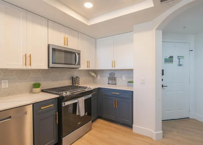 Walk To Kierland Golf! Remodeled 2Br Luxury Suite